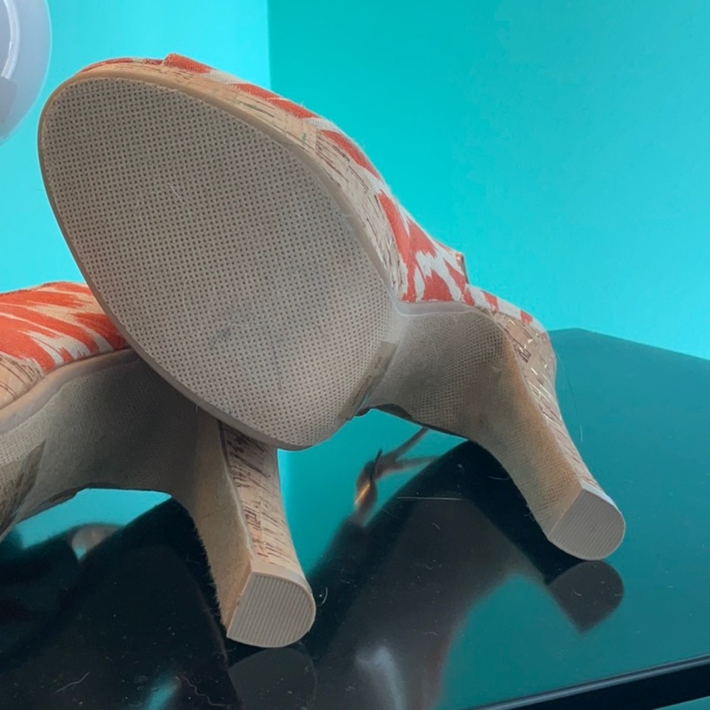 EUC Size 7 Orange animal print tiger platforms.  Shoedazzle. Cork - Picture 7 of 10